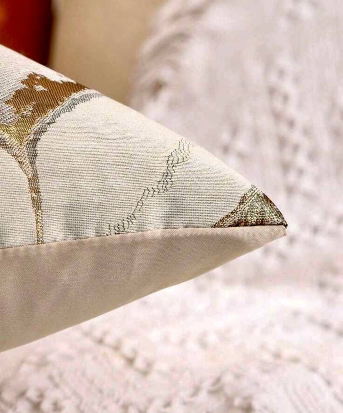 How to Create a Modern Chic Home: A Complete Guide to Luxury Cushion Styling